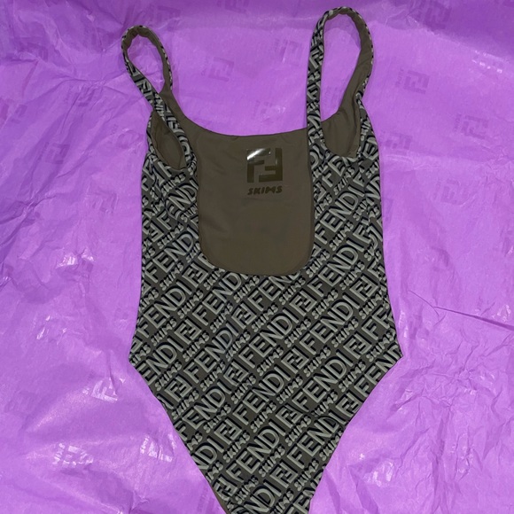 Fendi x Skims reversible one-piece swim - Picture 4 of 12